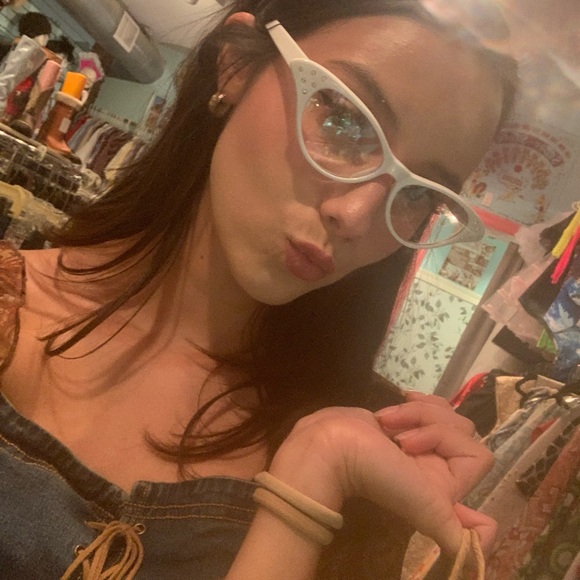 MEET YOUR POSHER HALEY - Picture 3 of 12